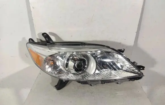 Toyota Sienna XL30 III Headlight/headlamp