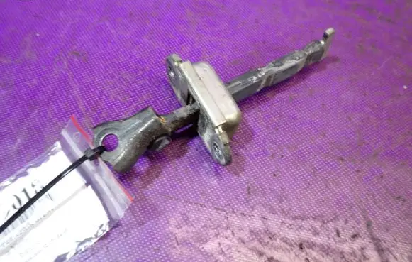 Toyota Yaris Front door check strap stopper
