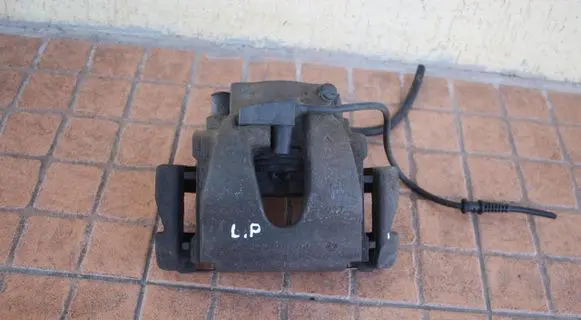 Mercedes-Benz E W210 Front brake caliper 