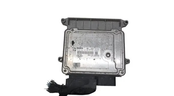 KIA Ceed Engine control unit/module 391102B600 1039S20373 0261201852