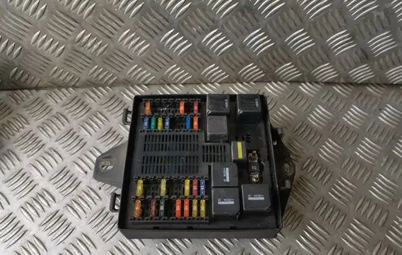 Jaguar XJ X350 Fuse module 5W9314A073DB 518885108