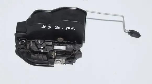 BMW X3 E83 Front door lock 7167066
