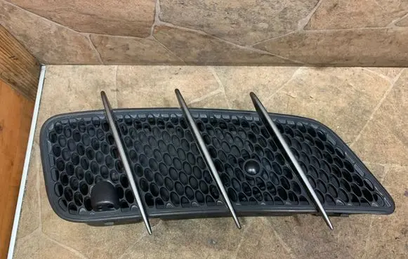 Mercedes-Benz SL R230 Quarter panel pressure vent 780100002