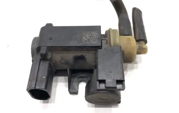 Audi A4 S4 B8 8K Fuel pressure regulator 8K0906627