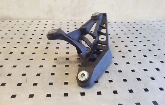 Volkswagen PASSAT B8 Gear shift cable bracket 1K0711789G