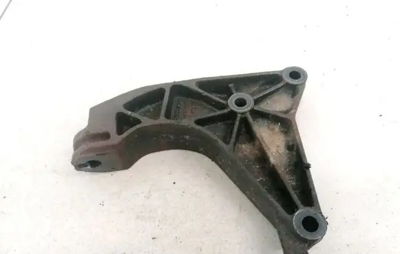 Opel Zafira A Engine mounting bracket 332253673
