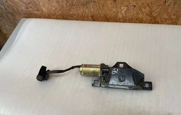 BMW 5 E60 E61 Tailgate/trunk/boot lock/catch/latch 7129931