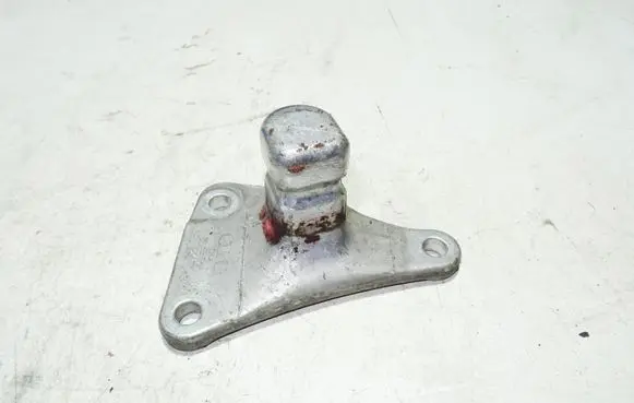 Audi A4 S4 B6 8E 8H Engine mounting bracket 8E0199343