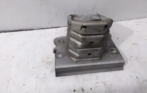 Toyota Corolla Verso AR10 Front bumper shock/impact absorber 