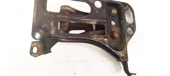 Toyota Avensis T270 Engine mounting bracket 