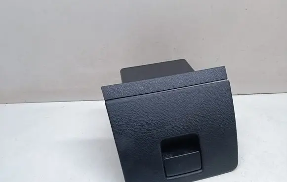 Glove box