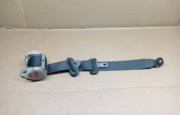 Suzuki Swift II Rear seatbelt 8496068L0 W122986 7P1660