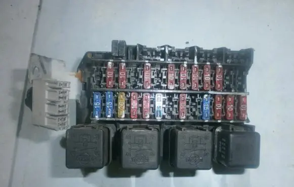 Nissan Micra Fuse box set 72404047