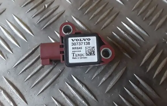 Volvo V50 Airbag deployment crash/impact sensor 30737138 MRSA58840A6