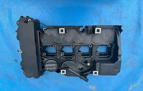 Mercedes-Benz C W203 Rocker cam cover A2710101030