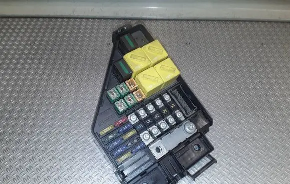 Land Rover Freelander Fuse module YQE000271