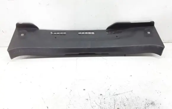 Trunk/boot sill cover protection