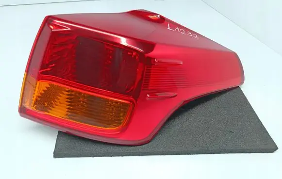 Toyota RAV 4 (XA40) Rear/tail lights 42-56