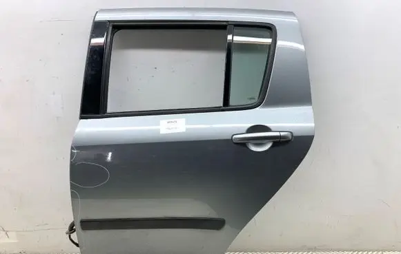 Suzuki Swift I Rear door 
