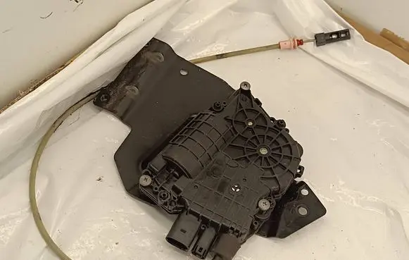 BMW 6 F06 Gran coupe Rear door soft close latching motor 4154310700