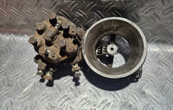 Audi 100 200 5000 C3 Fuel distributor 0438120185 035133353AB