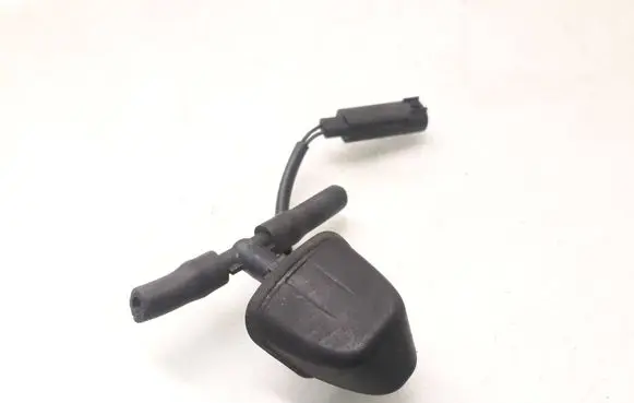 BMW 3 E90 E91 Windshield washer spray nozzle 8365385