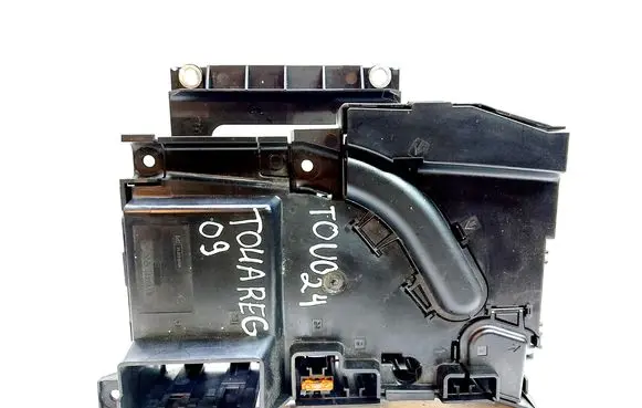 Volkswagen Touareg I Fuse box cover 7L0937555A 7L0937548C
