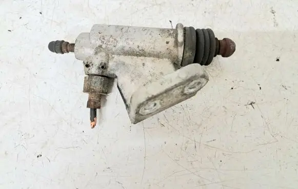 Honda FR-V Clutch slave cylinder 