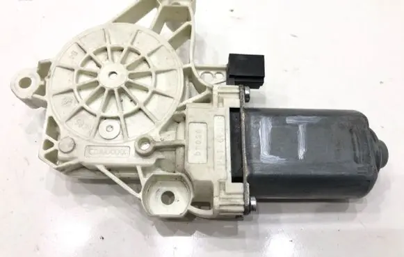 Mercedes-Benz CLS C257 Rear door window regulator motor A0009061607