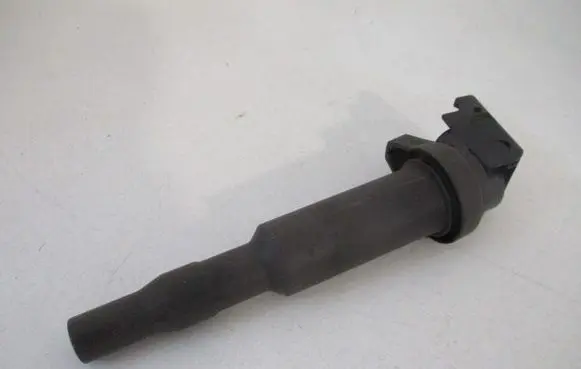 Peugeot 308 High voltage ignition coil V757164380