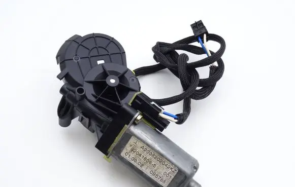 Mercedes-Benz C W203 Seat adjustment motor A2038202042 0390201940