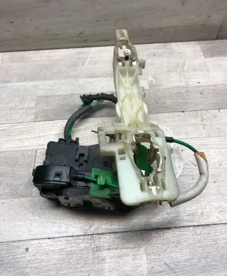 Hyundai i40 Front door lock A045035