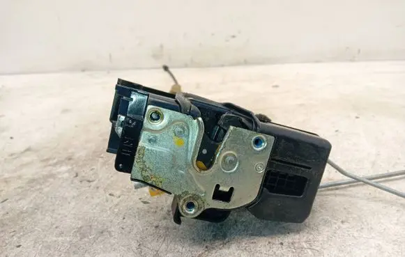 Opel Antara Front door lock