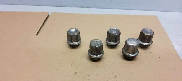 Jeep Grand Cherokee Wheel nut cap/cover 