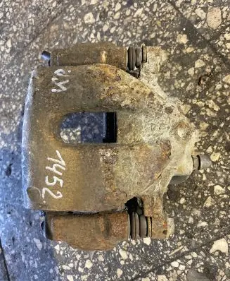 Toyota Auris 150 Front brake caliper