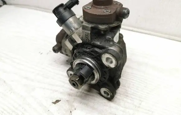 Volvo S60 Fuel injection high pressure pump 31272896 0445010618