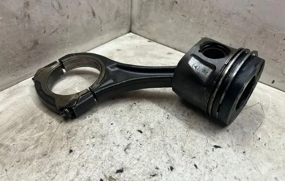Mercedes-Benz CLS C219 Piston with connecting rod 642030