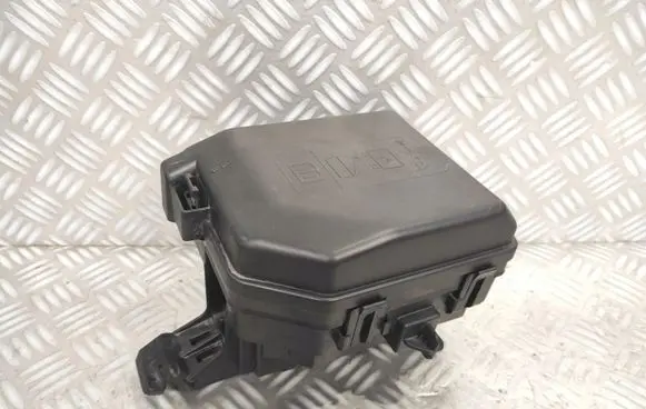 Opel Karl Relay mounting block 42428760