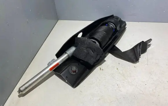 Volvo V70 Front seatbelt 39865060 040126