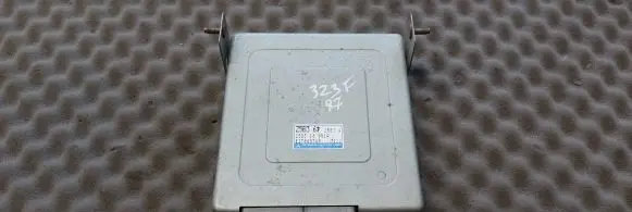 Mazda 323 F Engine control unit/module Z5B318881A E2T86876M