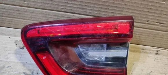 Tailgate rear/tail lights