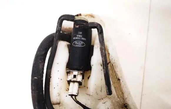Ford Focus Windscreen/windshield washer pump 93bb17k624ba