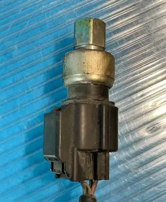 Volvo V50 Air conditioning (A/C) pressure sensor 