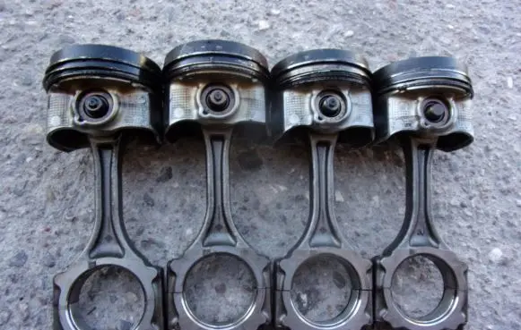Mazda CX-5 Piston with connecting rod