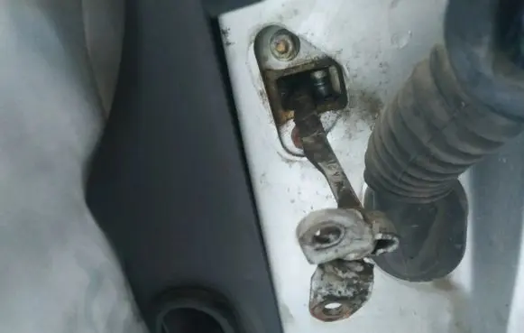 Front door check strap stopper
