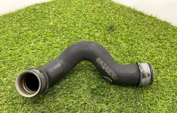 Mercedes-Benz S W221 Engine coolant pipe/hose A2215013582