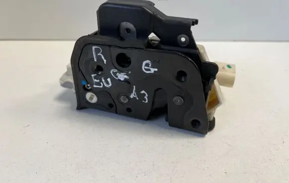 Audi A3 S3 8P Rear door lock 4F0839016