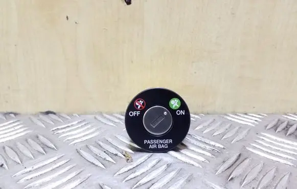 Passenger airbag on/off switch