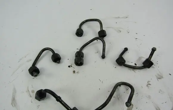 Nissan Primera Fuel injector supply line/pipe 