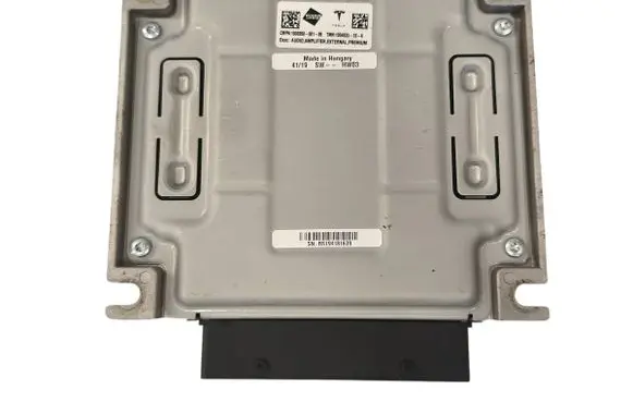 Tesla Model S Sound amplifier 100483310A 1003500 100035000109